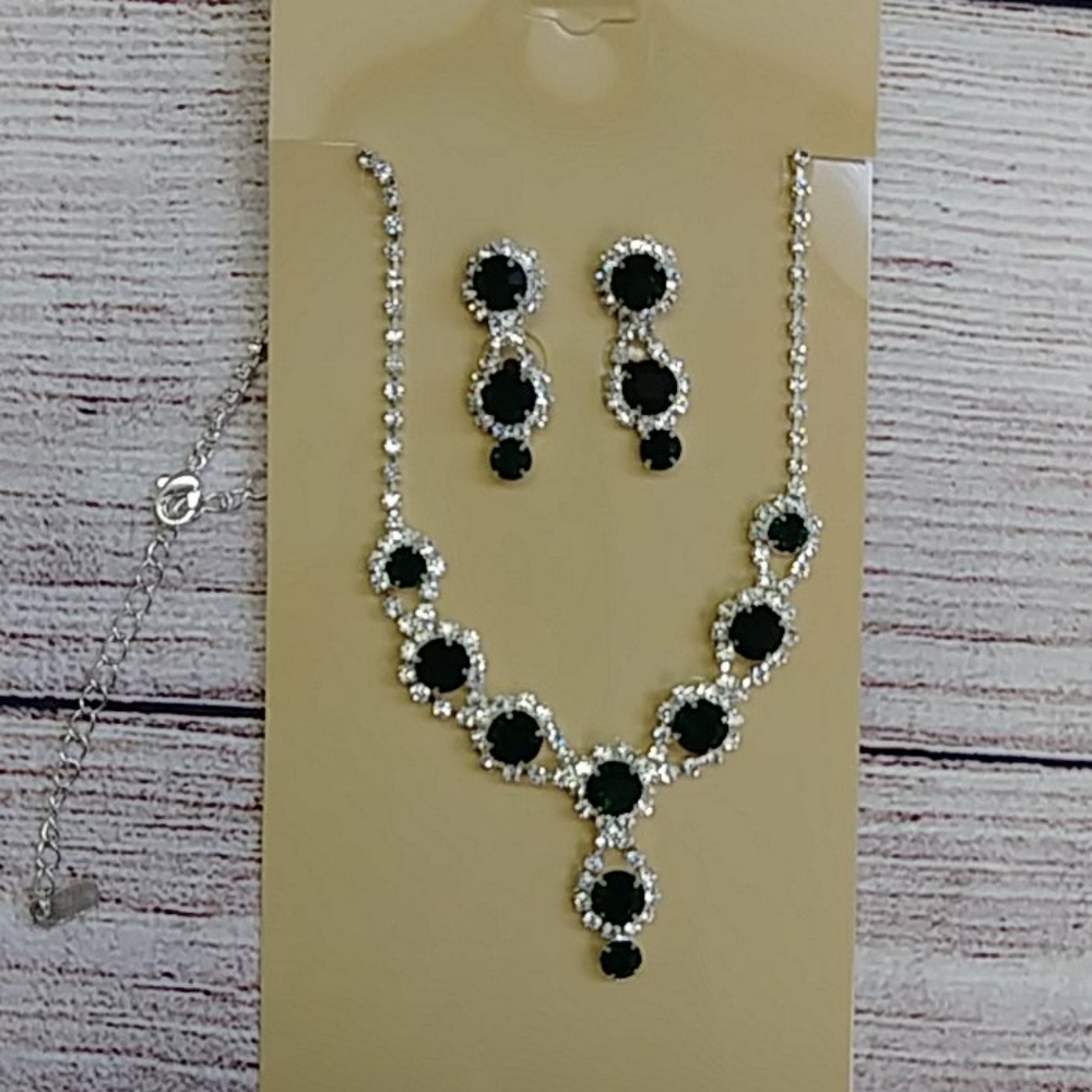 Emerald green formal necklace earing set